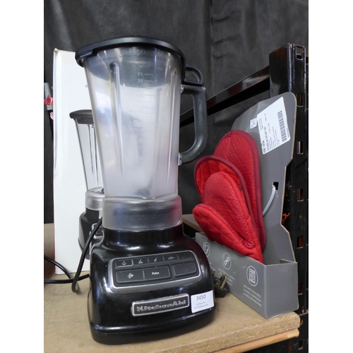 3450 - Kitchen Aid Mitt & Pot Holder Set and Kitchenaid Black Blender (5KSB1585BOB), (258-23,26)   * This l... 