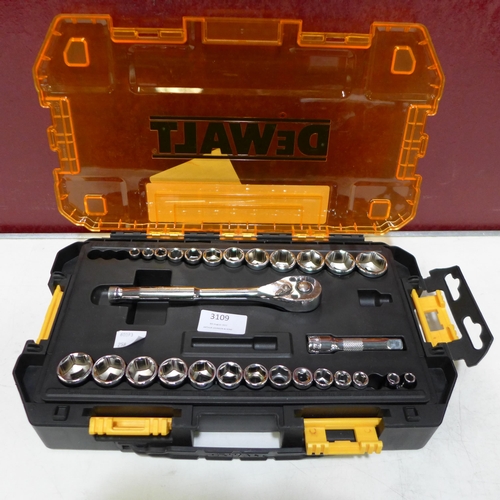 3109 - Dewalt Small Mech Ratchet and attachments, (258-433)   * This lot is subject to vat