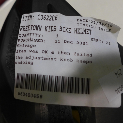 3232 - Freetown Kids Bike Helmet  (254-223)   * This lot is subject to vat