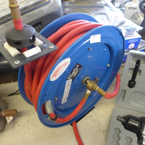 2032 - Clarke air hose on reel with Clarke air tool (model no.:- CAR15MC)