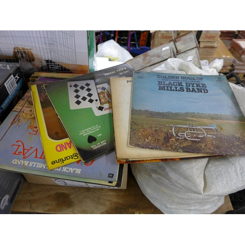 2081 - A box of Lps and books