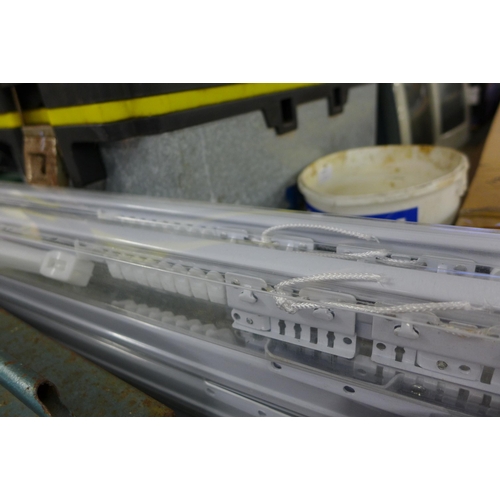 2100 - 12 Extending pull cord curtain rails (up to 2m)