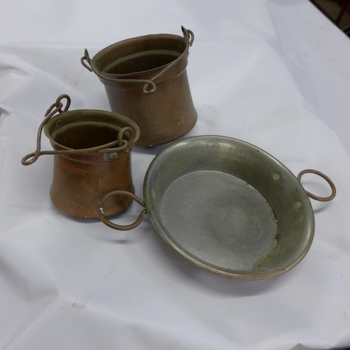 2112 - Decorative copper pots and pans