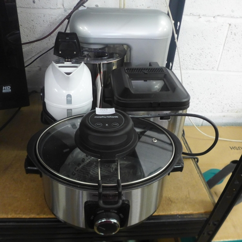 2223 - An Andrew James stand mixer, a Ucello tipping kettle, a Morphy Richards slow cooker with 10 liners a... 