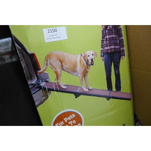 2150 - Pet Gear Inc. Travel Lite tri-fold pet ramp