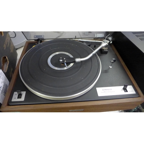 2214 - Pioneer turntable PL-12