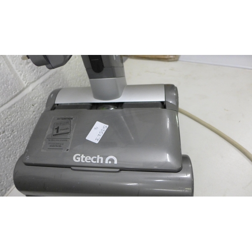 2236 - A G-tech air ram with charger - W