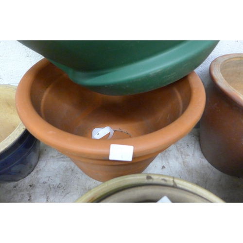 2331 - 2 Green plastic round planters with terracotta planter