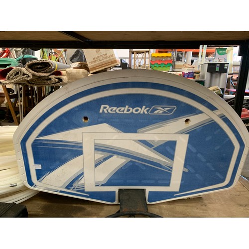 2143a - Reebok basket ball hoop with back