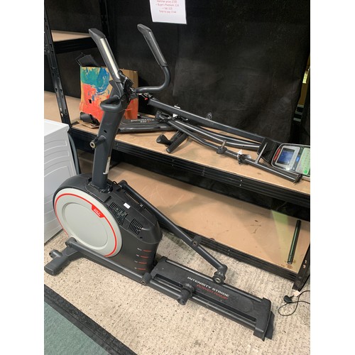 3362 - Proform 820E Elliptical Cross Trainer, Original RRP £549.99 + vat    (254-162)   * This lot is subje... 