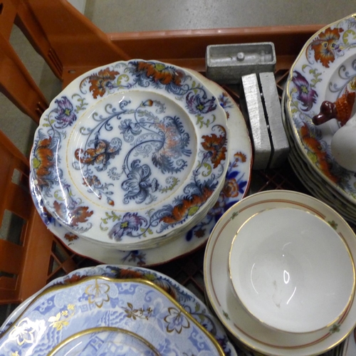 1045 - A collection of mixed china, mainly plates **PLEASE NOTE THIS LOT IS NOT ELIGIBLE FOR POSTING AND PA... 