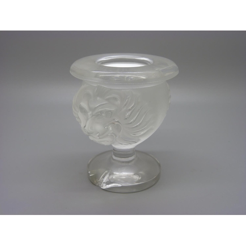 1046 - A Lalique lion head vase, a/f and a collection of other glassware **PLEASE NOTE THIS LOT IS NOT ELIG... 