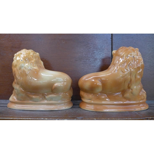 601 - A pair of Staffordshire lions, 28cm wide