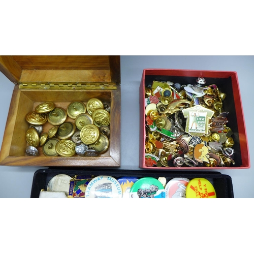 674 - A collection of badges and uniform buttons