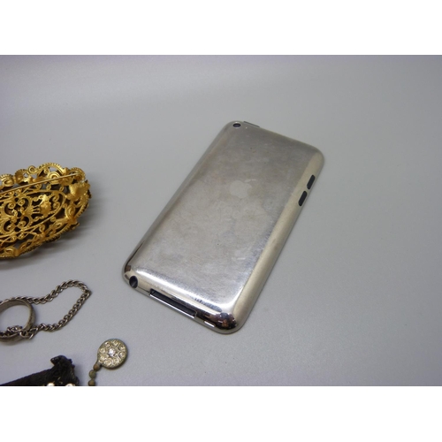 815 - A gilt metal brooch, a miser's purse, a pick and button hook, an iPod Touch, a paste set costume zip... 