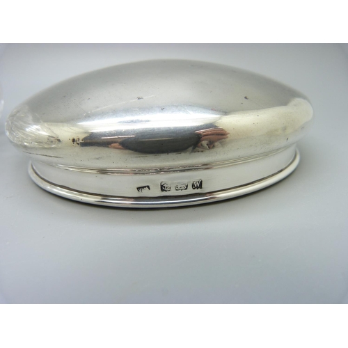 820 - A silver lid, 76g and a cut glass bowl