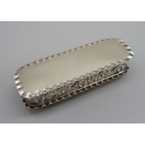 829 - An embossed silver box, Birmingham 1903, Jones & Crompton, 53g, 9cm wide