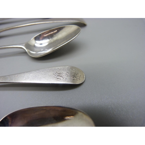 830 - Six Georgian spoons including one Hester Bateman, 81g