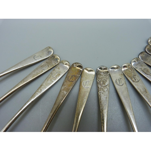 832 - A set of twelve Victorian silver spoons, London 1894, (11 1894 date letter T, one 1892 R), 125g