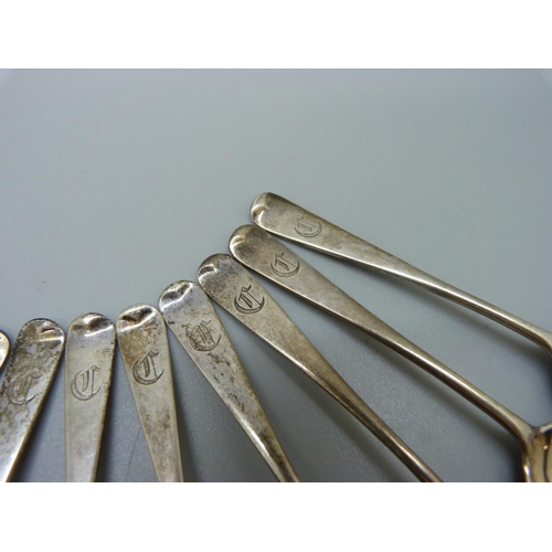 832 - A set of twelve Victorian silver spoons, London 1894, (11 1894 date letter T, one 1892 R), 125g