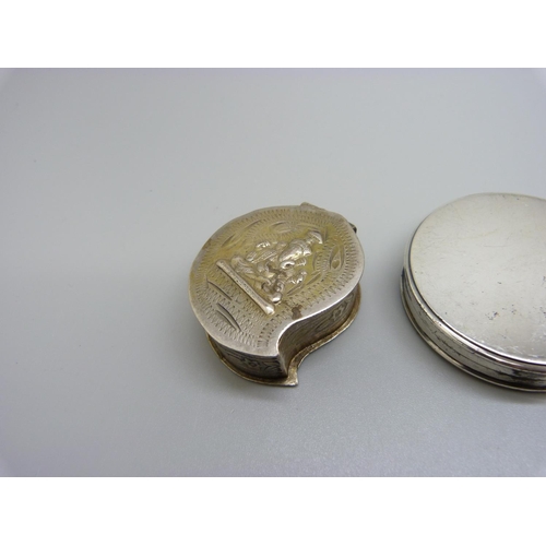 834 - A silver compact, Birmingham 1925, an Indian snuff box, a vesta case and a 'Studs & Links' box