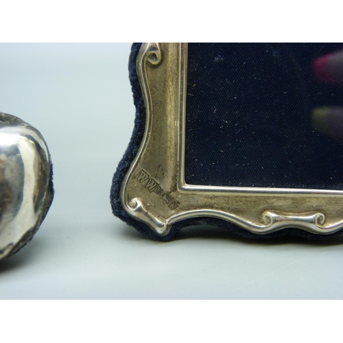 836 - Two silver photograph frames, largest Birmingham 1907, 21.5cm tall and a/f