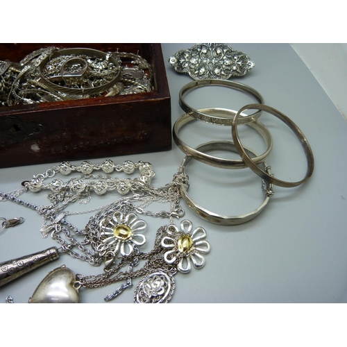 859 - Silver tone jewellery