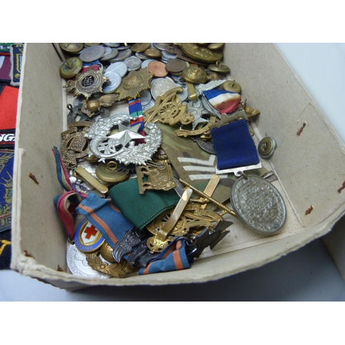 860 - Military badges, uniform patches, coins and buttons, etc.