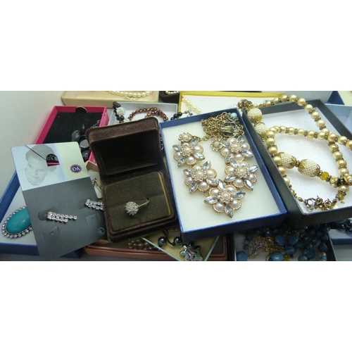 872 - A collection of jewellery, pearls, turquoise, etc.