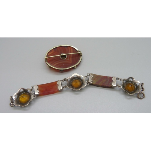 877 - An agate set bracelet and a brooch, bracelet 17cm