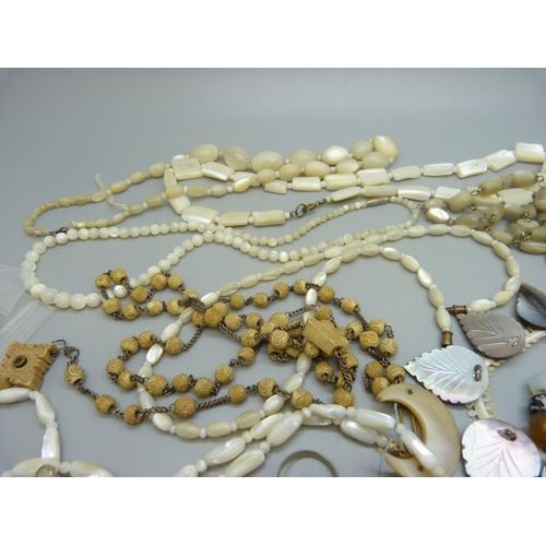 900 - Mother of pearl and other jewellery, and lace bobbins