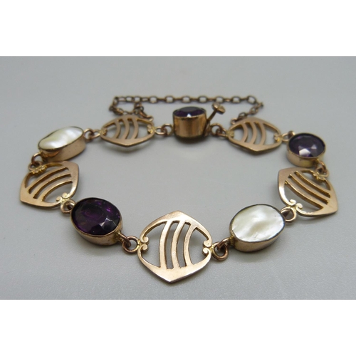 902 - A vintage bracelet, marked gold filled