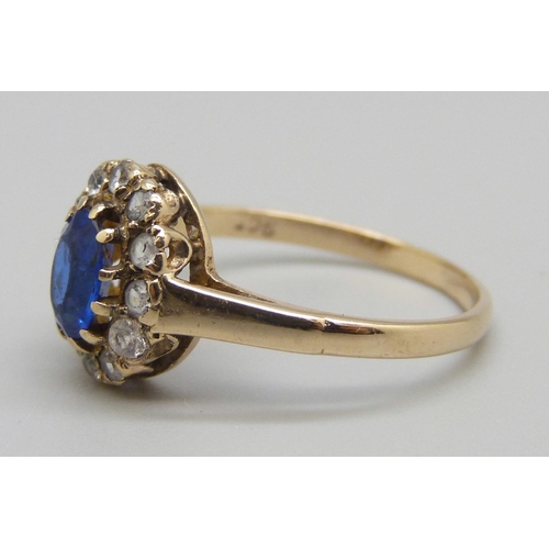 911 - A 9ct gold blue and white stone cluster ring, 2.3g, P