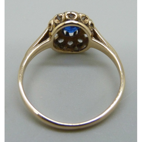 911 - A 9ct gold blue and white stone cluster ring, 2.3g, P