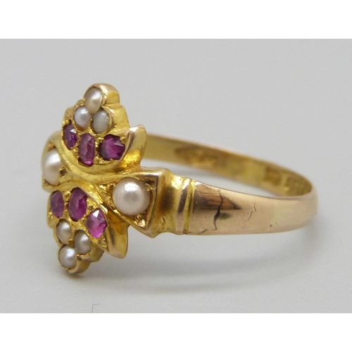 923 - A Victorian 15ct gold, ruby and pearl ring, Birmingham mark, 2.1g, P