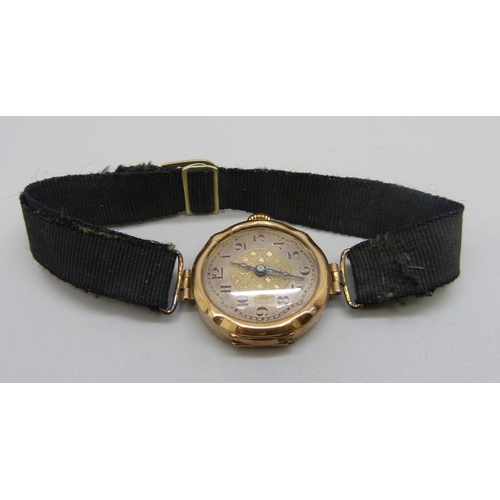 962 - A lady's 9ct gold wristwatch, cased