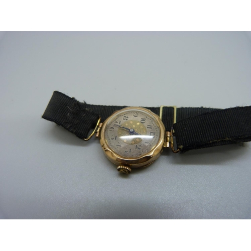 962 - A lady's 9ct gold wristwatch, cased