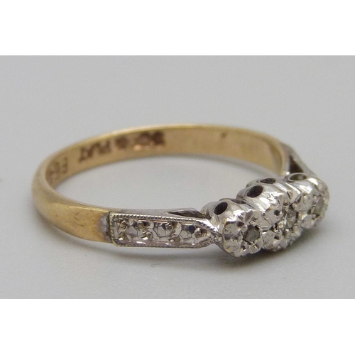 966 - A 9ct gold and platinum set three stone diamond ring, 1.7g, J