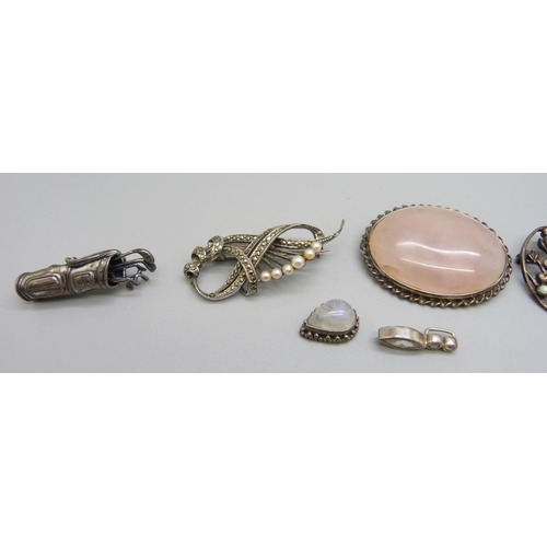 981 - A hallmarked silver harp brooch, four other brooches, two silver rings, etc.