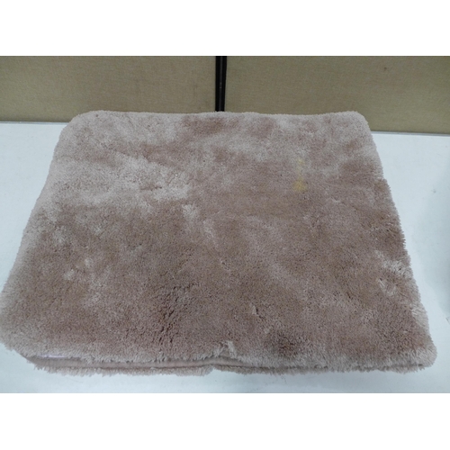 3265 - 5 Charisma Asst Bath Mats  24 x 36 and a Charisma Bath Runner  24 x60 (262-144-148,153)  * This lot ... 