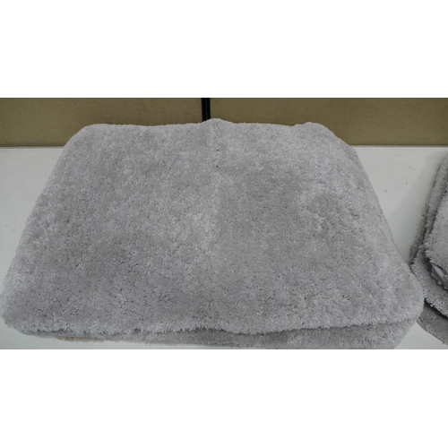 3265 - 5 Charisma Asst Bath Mats  24 x 36 and a Charisma Bath Runner  24 x60 (262-144-148,153)  * This lot ... 