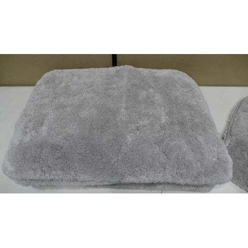 3265 - 5 Charisma Asst Bath Mats  24 x 36 and a Charisma Bath Runner  24 x60 (262-144-148,153)  * This lot ... 