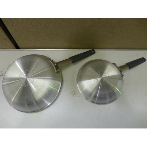 3299 - Viners Soverign Cutlery and T/Tina Fry Pans   (262-236,257)  * This lot is subject to vat