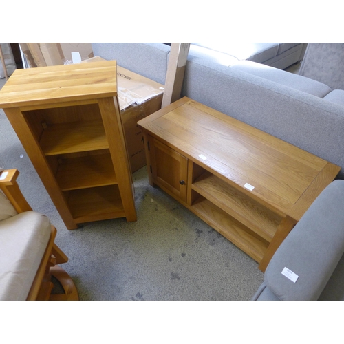 1643 - An oak single door TV/media unit and a small oak bookcase