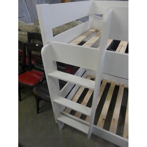 1658 - A white painted 'stompa' bunk bed