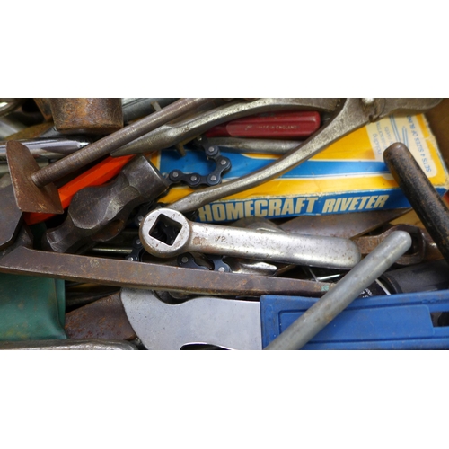 2031 - Quantity of handtools, hammers, pliers, spanners, etc.