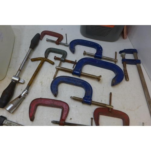 2040 - 10 mixed joiners G-clamps with approx 100 assorted allen keys and Halford battery charger