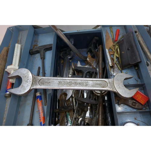 2048 - Enox vintage (1950's/60's) 50cm cantilever tool box with quantity of mixed tools, mostly sockets and... 