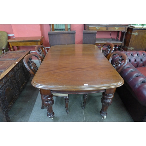 144 - A Victorian mahogany extending dining table and four chairs