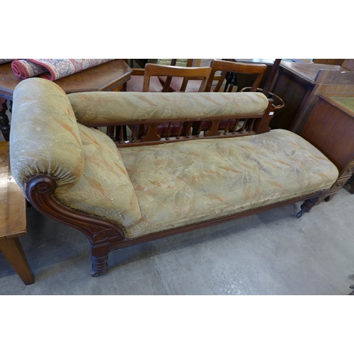 155 - A Victorian mahogany and fabric upholstered chaise longue